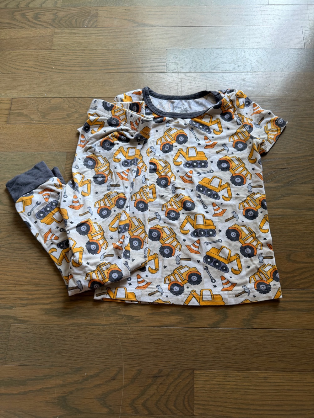 Caden Lane Kids Construction Truck Pajama Top - Yellow, Orange & Gray size 4T